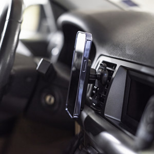 Obrazek Forever uchwyt samochodowy do kratki MACH-100 magnetyczny z ładowaniem bezprz